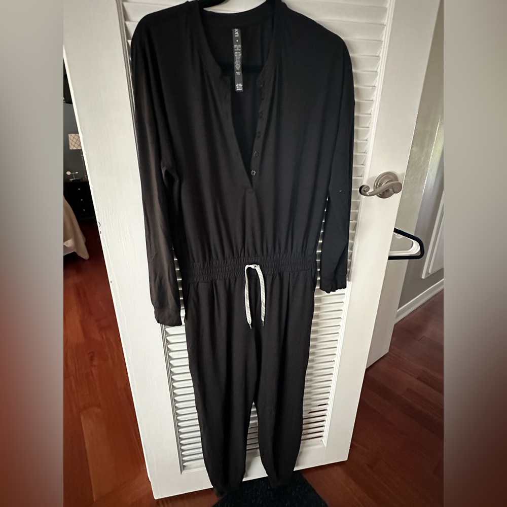Vuori women’s jumper in black size M